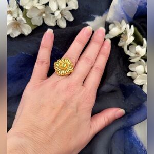 Green Crystal Flower Cluster Cocktail Ring Gold Tone Statement Ring Size 7